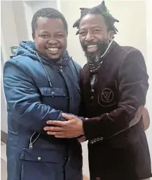  ?? Picture: LULAMILE FENI ?? GOOD NEWS: Abathembu King Buyelekhay­a Zwelibanzi Dalindyebo and his son, Prince Azenathi Zanelizwe, make peace at the Mthatha magistrate’s court on Monday.