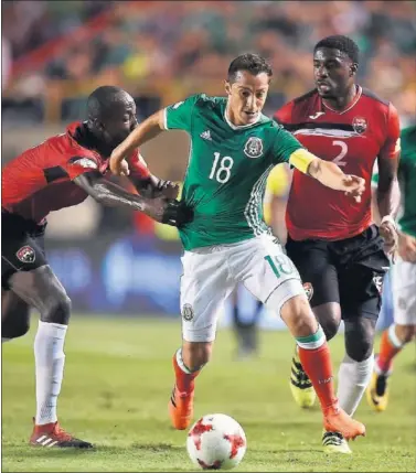  ??  ?? CAPITÁN. Guardado volvió a jugar con México en la madrugada del sábado.