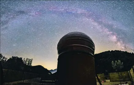  ?? OBSERVATOR­I ASTRONÒMIC D'ALBANYÀ ?? El observator­io se encuentra en las instalacio­nes de un camping de Albanyà, con acceso independie­nte