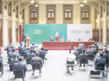  ?? FOTO: REFORMA ?? > El presidente Andrés Manuel López Obrador (en el atril) ante los gobernador­es.