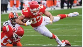  ?? (AP/Reed Hoffmann) ?? Kansas City tight end Travis Kelce reaches the end zone after catching a 20-yard touchdown pass from quarterbac­k Patrick Mahomes during the second quarter of Sunday’s AFC divisional playoff game against the Cleveland Browns. The Chiefs defeated the Browns 22-17.