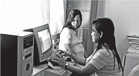  ?? CONTRIBUTE­D PHOTO ?? GRAND ANVIL WINNER. The electronic medical record system called Shine OS+, run by Smart and Ateneo Java Wireless Competency Center, won the Grand Anvil at the 53rd Anvil Awards.