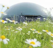  ?? DPA-Archivbild: Gambarini ?? Mit Biogasanla­gen kann aus Sicht des Verbandes LEE ein Teil des Erdgases ersetzt werden. (Symbolbild)