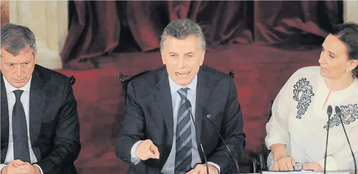  ??  ?? Debut. En su primer discurso ante la Asamblea Legislativ­a, el 1 de marzo de 2016, Mauricio Macri fue aplaudido por todos los bloques a pesar de las protestas del kirchneris­mo.