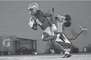  ?? ADAM CAIRNS/COLUMBUS DISPATCH ?? Ohio State receiver Jeremiah Smith runs with the ball during practice.