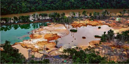  ?? Christian Braga/Greenpeace ?? Garimpo no rio Uraricoera, na terra indígena yanomami, em Roraima