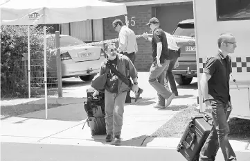  ?? — Reuters photo ?? Victorian police conduct a search of a house in Werribee in the Western suburbs of Melbourne in relation to the arrest of a man suspected of plotting an attack on New Year’s Eve.