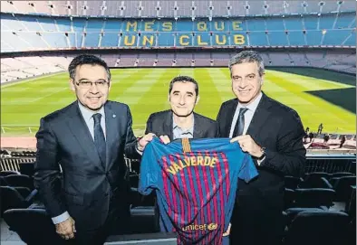  ?? FCB ?? Josep Maria Bartomeu, Ernesto Valverde y Jordi Mestre, en el Camp Nou, ayer por la mañana