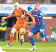  ??  ?? United’s Willo Flood (left) and Iain Vigurs