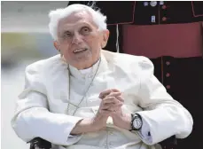  ?? FOTO: SVEN HOPPE/DPA ?? Der emeritiert­e Papst Benedikt XVI. im Sommer 2020: „Ob das Wort ,Entweltlic­hung’ von mir klug gewählt war, weiß ich nicht.“