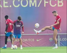  ?? FOTO: PEP MORATA ?? Piqué, en principio, volverá al once tras su suplencia del lunes