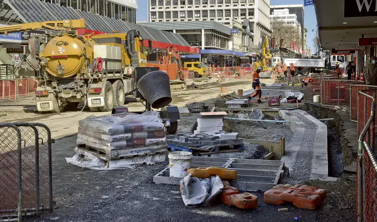  ?? PHOTO: GERARD O’BRIEN ?? The makeover of George St, in Dunedin, continues.