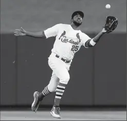  ?? CHRIS LEE/TRIBUNE NEWS SERVICE ?? St. Louis Cardinals center fielder Dexter Fowler catches a fly ball by the New York Mets' Travis D'Arnaud on Friday in St. Louis. The Mets won, 6-5.