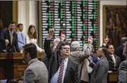  ?? TAMIR KALIFA / AMERICAN-STATESMAN ?? Members of the Texas House of Representa­tives vote on Sunday to approve Senate Bill 715, restrictin­g cities’ ability to annex land. The measure was opposed by the city of Austin.