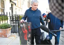  ?? Reuters-Yonhap ?? Jose Mourinho arrives his home in London after being sacked by Tottenham Hotspur, Monday.