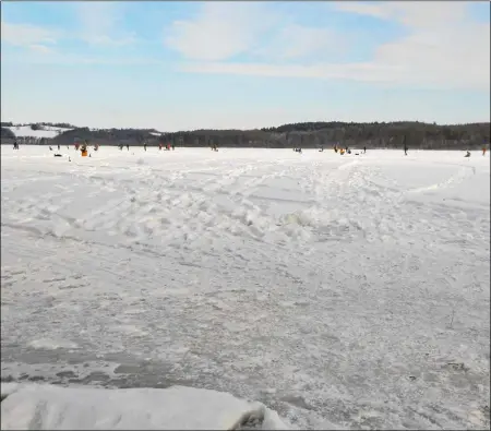  ?? BY NICHOLAS BUONANNO — MEDIANEWS GROUP FILE ?? In this file photo, people partake in a free ice fishing clinic on the Tomhannock Reservoir.