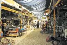  ?? NEW MEXICAN FILE PHOTO ?? Customers browse at the Tesuque Flea Market in August 2014.