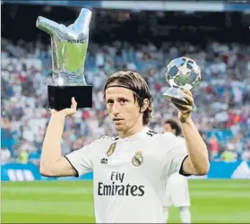  ?? FOTO: EFE ?? Modric acaba de ganar los trofeos a Mejor Centrocamp­ista y a Mejor Jugador de la UEFA