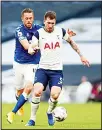  ??  ?? Tottenham’s Pierre-Emile Hojbjerg (right), duels for the ball with Everton’s Gylfi Sigurdsson during the English Premier League soccer match between Tottenham Hotspur and Everton at the Tottenham Hotspur Stadium in London, on
Sept 13. (AP)