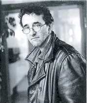  ??  ?? El escritor chileno-mexicano-español Roberto Bolaño y su novela “Los detectives salvajes”.