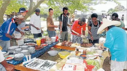  ?? Photo: DEREK FLYNN/FAIRFAX NZ ?? Festive feast: Guests serve themselves a pot luck Christmas lunch on the lawn of Renwick Presbyteri­an church yesterday. Just in case anyone didn’t realise, yesterday was Christmas Day. We asked in an online poll whether our readers were having a...