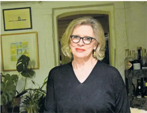 ?? FOTO: KERSTIN RECH ?? Die frühere SPD-Ministerin Barbara Wackernage­l-Jacobs ist seit über 20 Jahren als Filmproduz­entin aktiv.