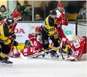  ??  ?? Scramble at the Swindon net