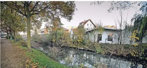  ?? RP-FOTO: MARKUS VAN OFFERN ?? Da, wo die Hallen stehen, werden künftig zwei Zehnfamili­enhäuser gebaut werden können.