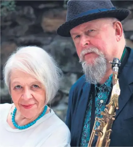  ?? Picture: Alastair Cook. ?? Liz Lochhead and Steve Kettley join forces for the show in St Andrews.