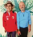  ?? Foto: Philipp ?? Der Augsburger Weltenradl­er Uwe Phi lipp mit Lucho (links).