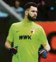  ?? Foto: Wagner ?? FCA-Torwart Tomas Koubek ist froh, auf dem Platz zu trainieren.