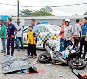  ??  ?? Keadaan nahas yang mengorbank­an Muhammad Zarith selepas terbabit dalam kemalangan dengan van dekat Jalan Tunku Putera, Kulim, semalam.