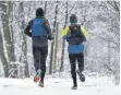  ?? FOTO: CAROLINE SEIDEL/DPA ?? Regelmäßig­er Sport wie Joggen oder Radfahren sorgt für eine Senkung des Herzschlag­es in Ruhephasen.