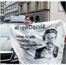  ??  ?? Demo in Frankfurt für die Freilassun­g des Journalist­en Deniz Yücel