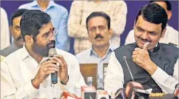  ?? SATISH BATE/HT PHOTO ?? Eknath Shinde and Devendra Fadnavis address the media in Mumbai.