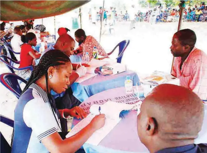  ?? PHOTOS: NACA ?? HIV Test being carried out