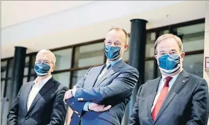  ?? NORMICHAEL KAPPELER / AFP ?? Norbert Röttgen, Friedrich Merz y Armin Laschet, ayer antes de empezar su debate en Berlín