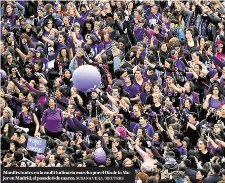  ??  ?? Manifestan­tes en la multitudin­aria marcha por el Día de la Mujer en Madrid, el pasado 8 de marzo.