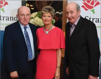  ??  ?? Jerry and Catherine Dwyer from Tonavane pictured with Tom Leen at the 56th annual Lee Strand Social in Ballygarry House Hotel on Saturday.