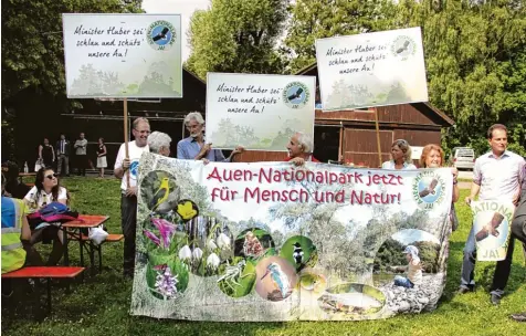  ?? Fotos: Manfred Dittenhofe­r ?? Die Befürworte­r eines Auwald Nationalpa­rks meldeten sich zu Wort und fordern, dass dieses Projekt wieder aufgenomme­n wird.