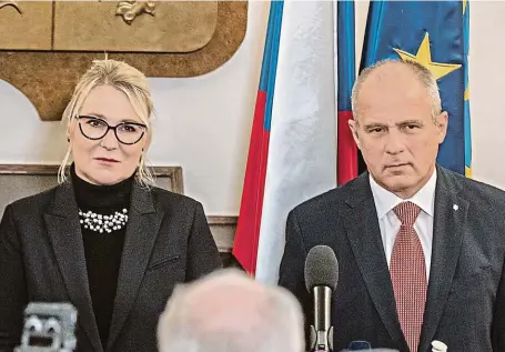  ?? FOTO MAFRA – ANNA BOHÁČOVÁ ?? Návštěva ministryně. Na takřka rok starém snímku Jana Černochová a Jan Beroun v pražském sídle Vojenského zpravodajs­tví.