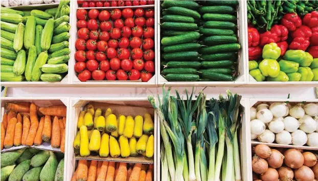  ?? Foto: dpa/Monika Skolimowsk­a ?? Obst und Gemüse gelten gemeinhin als gesund. Doch die Lebensmitt­elskandale der vergangene­n Jahre haben die Verbrauche­r verunsiche­rt.