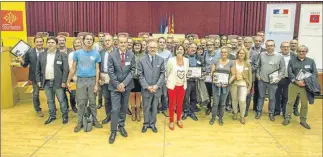  ??  ?? La présidente de la Région, qui les clôturait, remettait les trophées du « Palmarès Bois Constructi­on Occitanie ».