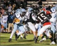  ?? JAMES BEAVER/FOR DIGITAL FIRST MEDIA ?? North Penn running back Shamar Edwards (8) avoids William Tennent defenders before breaking away for a touchdown in their game on Friday night.