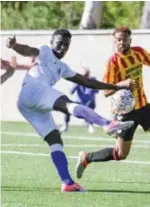  ?? FOTO TOM GOYVAERTS ?? Richard Mbombo, vorig seizoen van Anderlecht, trainde al mee sinds zaterdag en scoorde meteen vier keer in de oefenpot tegen SV Nielse.