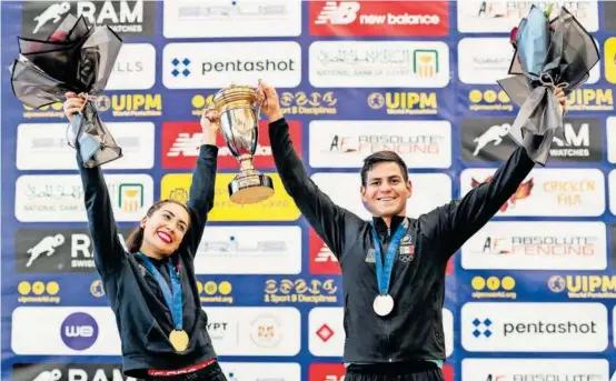  ?? CORTESIA: UIPM ?? La dupla reflejó su buen momento deportivo al adueñarse de la cima del podio, volviéndos­e un momento de satisfacci­ón