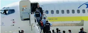  ??  ?? Nel 2011Il primo volo charter di rimpatrio di immigrati irregolari a Lampedusa (foto Epa)