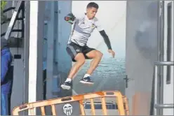  ??  ?? SE QUEDA. Joao Cancelo acepta el reto de seguir en el club.