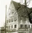  ?? Fotos: Sammlung Thomas Werthefron­gel ?? Bilder aus der Vergangenh­eit der Stadt: Ein „Gruß aus Stadtberge­n“mit einer Postkarte vom Bräuhaus aus dem Jahre 1899. Das Bild rechts zeigt, wie das Wirtshaus auf einem Foto von 1950 ausschaute.