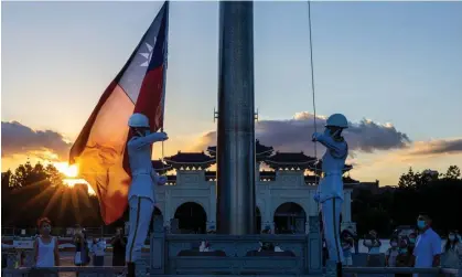  ?? Photograph: Annabelle Chih/Getty Images ?? A flag-lowering ceremony takes place at Liberty Square in Taipei on 9 August. Taiwan's militaryhe­ld a live-fire drill in response to China's recent live-fire drills in waters close to those claimed by Taiwan.